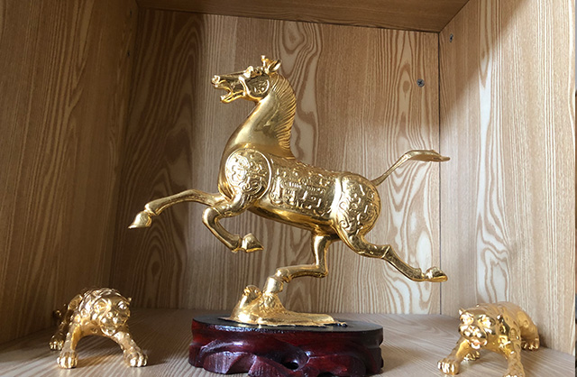 貼真金馬踏飛燕