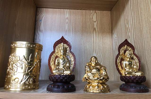 貼金筆筒，佛像
